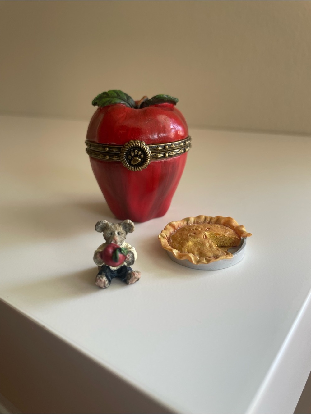 Miss Macintosh’s Apple w/Corey McNibble Boyds Bear Trinket Box